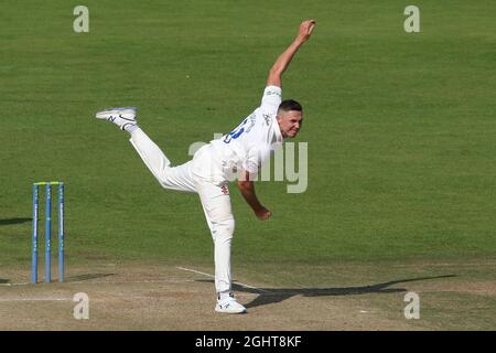 CHESTER LE STREET, REGNO UNITO. 6 SETTEMBRE Paul Coughlin di Durham Bowls durante la partita LV= County Championship tra il Durham County Cricket Club e il Glamorgan County Cricket Club presso Emirates Riverside, Chester le Street martedì 7 settembre 2021. (Credit: Will Matthews | MI News) Credit: MI News & Sport /Alamy Live News Foto Stock