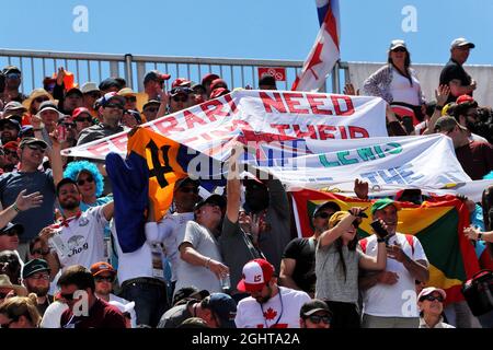 Tifosi in tribuna. 08.06.2019. Formula 1 World Championship, Rd 7, Canadian Grand Prix, Montreal, Canada, Giorno di qualificazione. Il credito fotografico dovrebbe essere: XPB/Press Association Images. Foto Stock