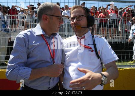 (Da L a R): Stefano Domenicali (ITA) Presidente della Commissione monoposto FIA con Andreas Seidl, Amministratore Delegato McLaren in griglia. 09.06.2019. Formula 1 World Championship, Rd 7, Canadian Grand Prix, Montreal, Canada, Giorno di gara. Il credito fotografico dovrebbe essere: XPB/Press Association Images. Foto Stock