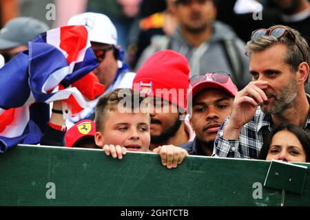 I fan invadono il circuito alla fine della gara. 14.07.2019. Formula 1 World Championship, Rd 10, Gran Premio di Gran Bretagna, Silverstone, Inghilterra, Giorno di gara. Il credito fotografico dovrebbe essere: XPB/Press Association Images. Foto Stock