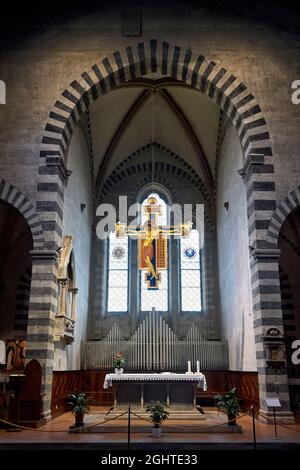 Arezzo Toscana Italia. Basilica di San Domenico. Crocifisso dipinto di Cimabue (1265) Foto Stock