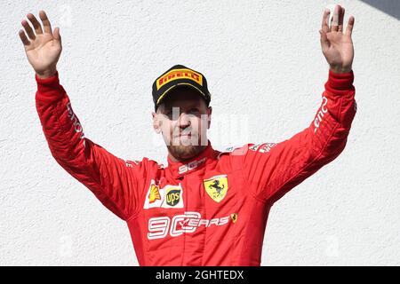 Sebastian Vettel (GER) Ferrari celebra la sua terza posizione. 04.08.2019. Formula 1 World Championship, Rd 12, Gran Premio d'Ungheria, Budapest, Ungheria, Giorno di gara. Il credito fotografico dovrebbe essere: XPB/Press Association Images. Foto Stock