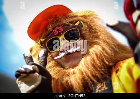 Circuito Atmosphere - Max Verstappen (NLD) Red Bull Racing FAN. 10.10.2019. Formula 1 World Championship, Rd 17, Gran Premio del Giappone, Suzuka, Giappone, Giorno di preparazione. Il credito fotografico dovrebbe essere: XPB/Press Association Images. Foto Stock