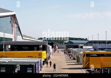 Atmosfera paddock. 08.08.2020. Formula 1 World Championship, Rd 5, 70th Anniversary Grand Prix, Silverstone, Inghilterra, Qualifiche Day. Il credito fotografico dovrebbe essere: XPB/Press Association Images. Foto Stock