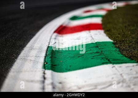 Atmosfera del circuito - dettaglio marciapiede. 03.09.2020. Campionato del mondo formula 1, Rd 8, Gran Premio d'Italia, Monza, Italia, Giorno di preparazione. Il credito fotografico dovrebbe essere: XPB/Press Association Images. Foto Stock