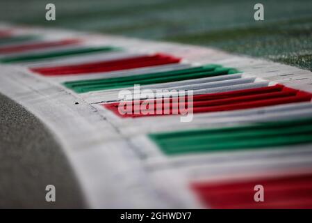 Atmosfera del circuito - dettaglio marciapiede. 03.09.2020. Campionato del mondo formula 1, Rd 8, Gran Premio d'Italia, Monza, Italia, Giorno di preparazione. Il credito fotografico dovrebbe essere: XPB/Press Association Images. Foto Stock