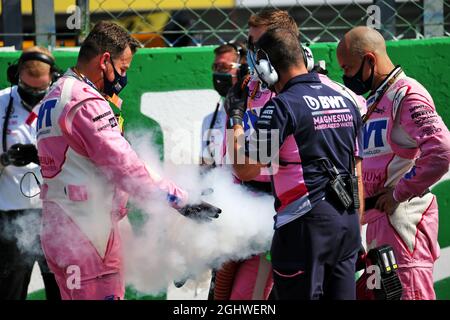 Racing Point F1 Team meccanici in griglia. 06.09.2020. Campionato del mondo formula 1, Rd 8, Gran Premio d'Italia, Monza, Italia, Giorno di gara. Il credito fotografico dovrebbe essere: XPB/Press Association Images. Foto Stock