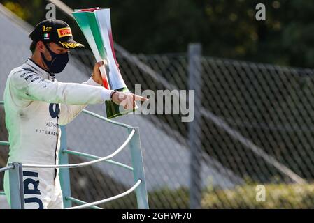 Il vincitore della gara Pierre Gasly (fra) AlphaTauri celebra sul podio. 06.09.2020. Campionato del mondo formula 1, Rd 8, Gran Premio d'Italia, Monza, Italia, Giorno di gara. Il credito fotografico dovrebbe essere: XPB/Press Association Images. Foto Stock