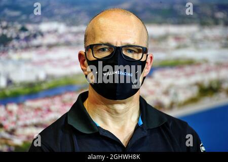 Simon Roberts (GBR) Williams Racing F1, responsabile del team di recitazione della FIA Press Conference. 25.09.2020. Formula 1 World Championship, Rd 10, Gran Premio di Russia, Sochi Autodrom, Sochi, Russia, giorno della pratica. Il credito fotografico dovrebbe essere: XPB/Press Association Images. Foto Stock