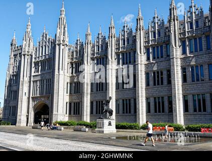 Esterno del Marischal College di Aberdeen, Scozia, Regno Unito. 17 luglio 2021 Foto Stock
