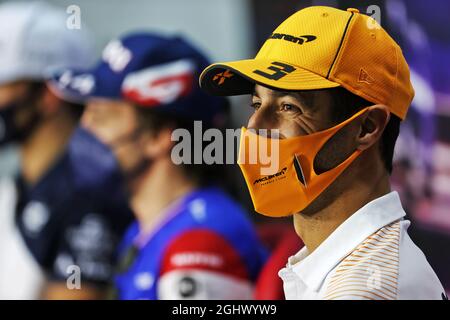 Daniel Ricciardo (AUS) McLaren alla FIA Press Conference. 12.03.2021. Test di formula 1, Sakhir, Bahrain, giorno uno. Il credito fotografico dovrebbe essere: XPB/Press Association Images. Foto Stock