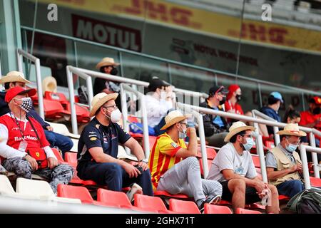 Circuito atmosfera - ventilatori nella tribuna. 09.05.2021. Formula 1 World Championship, Rd 4, Gran Premio di Spagna, Barcellona, Spagna, Giorno di gara. Il credito fotografico dovrebbe essere: XPB/Press Association Images. Foto Stock