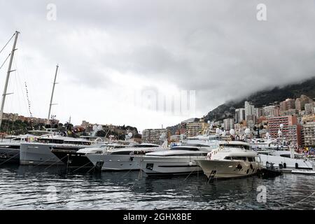 Barche nel panoramico Porto di Monaco. 22.05.2021. Formula 1 World Championship, Rd 5, Gran Premio di Monaco, Monte Carlo, Monaco, Giorno di qualificazione. Il credito fotografico dovrebbe essere: XPB/Press Association Images. Foto Stock