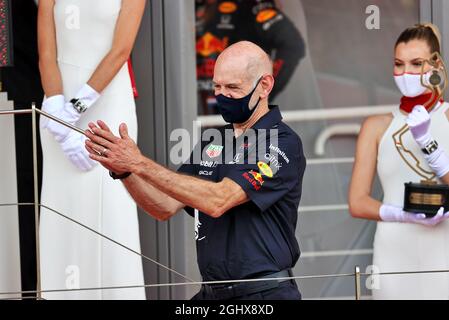 Adrian Newey (GBR) Red Bull Racing Chief Technical Officer celebra sul podio. 23.05.2021. Formula 1 World Championship, Rd 5, Gran Premio di Monaco, Monte Carlo, Monaco, Giorno di gara. Il credito fotografico dovrebbe essere: XPB/Press Association Images. Foto Stock