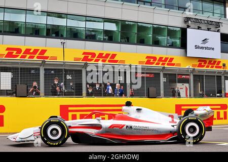 2022 lancio dell'auto. 15.07.2021. Formula 1 World Championship, Rd 10, Gran Premio di Gran Bretagna, Silverstone, Inghilterra, Giorno di preparazione. Il credito fotografico dovrebbe essere: XPB/Press Association Images. Foto Stock