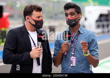 (Da L a R): Will Buxton (GBR) F1 Digital Presenter con Lawrence Barretto (GBR) Formula 1 Senior Writer Editor. 01.08.2021. Formula 1 World Championship, Rd 11, Gran Premio d'Ungheria, Budapest, Ungheria, Giorno di gara. Il credito fotografico dovrebbe essere: XPB/Press Association Images. Foto Stock