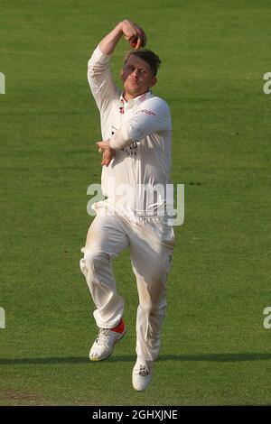 CHESTER LE STREET, REGNO UNITO. 7 SETTEMBRE Scott Borthwick di Durham Bowls durante la partita LV= County Championship tra Durham County Cricket Club e Glamorgan County Cricket Club presso Emirates Riverside, Chester le Street martedì 7 settembre 2021. (Credit: Will Matthews | MI News) Credit: MI News & Sport /Alamy Live News Foto Stock