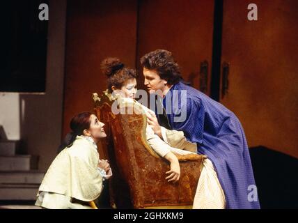 l-r: Monica Bacelli (Cherubino), Sylvia McNair (Susanna), Jeffrey Black (Conte Almaviva) in LE NOZZE DI FIGARO alla Royal Opera, Covent Garden, Londra WC2 25/04/1994 Musica: Wolfgang Amadeus Mozart libretto: Lorenzo da Ponte Direttore: Harmut Haenchen Set design: Xenia Hausner costumi: David Johannes: David Schabaf: Peter Schabes Foto Stock