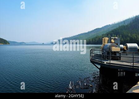 Hungry Horse Resevoir, Montagne Rocciose, Montana, USA Foto Stock