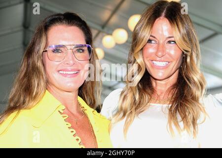 HAMPTONS, NY - 5 SETTEMBRE: Brooke Shields e Kelly Benisimon all'Hampton Classic Grand Prix 2021 che chiude il 5 settembre 2021 all'Hampton's di New York. Credit IZ/MediaPunch Foto Stock