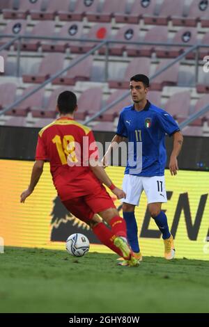 Gabriele Ferrarini (Italia)Zaim Divanovic (Montenegro) durante la partita di qualificazione del Campionato UEFA Under 21 tra Italia 1-0 Montenegro allo Stadio Romeo denti il 7 settembre 2021 a Vicenza Italia. Credit: Maurizio Borsari/AFLO/Alamy Live News Foto Stock