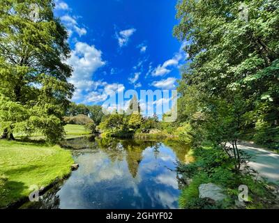 Lago nel parco in un pomeriggio di settembre. Foto Stock