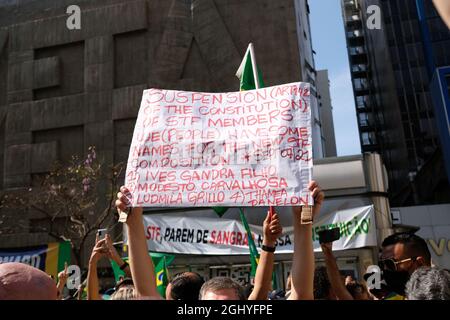 Giornata dell'indipendenza brasiliana: Le famiglie protestano contro gli atti antidemocratici del ministro Alexandre de Morais. Foto Stock