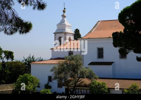 Portogallo Lisbona - Castello di Sao Jorge con vista sul centro storico Foto Stock