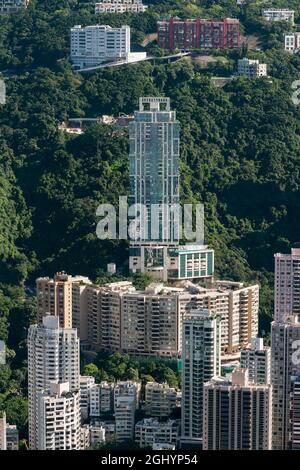 Sviluppo di appartamenti di lusso su Magazine Gap Road a Mid-level, Hong Kong Island: Il Mayfair, in alto centro, con Grenville House qui sotto Foto Stock