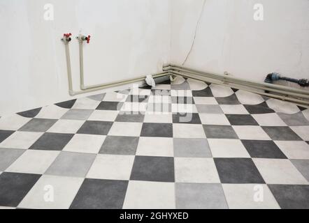 Linoleum. Un rotolo di linoleum si trova nel magazzino dei pavimenti Foto  stock - Alamy