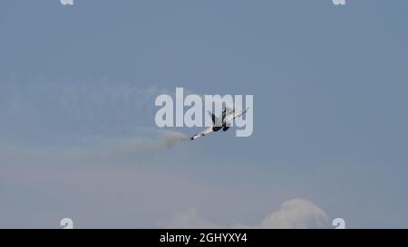 Maribor Slovenia 15 AGOSTO 2021 dimostrazione in volo di un aereo da caccia ad alte prestazioni. Spazio di copia. SAAB JAS-39 Gripen dell'aviazione ungherese Foto Stock