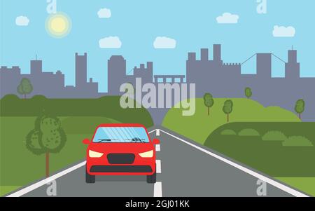 Strada paesaggistica con un'auto sulla strada, con alberi verdi e una città sullo sfondo. Illustrazione Vettoriale