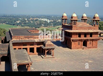 Parte della città deserte, sala dell'udienza privata (Diwan-i-Khas), Fatehpur Sikri, Distretto di Agra, Uttar Pradesh, India. Foto Stock