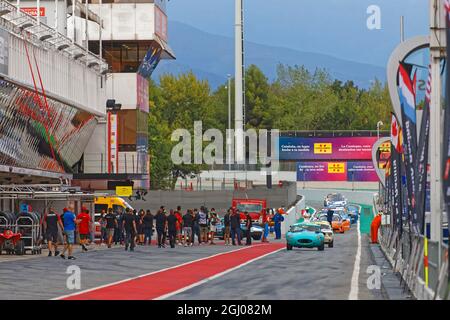 BARCELLONA, SPAGNA, 3 settembre 2021 : Old Touring Cars supportano la gara durante le 24 ore Series by Hancook sul circuito di Barcellona. Foto Stock