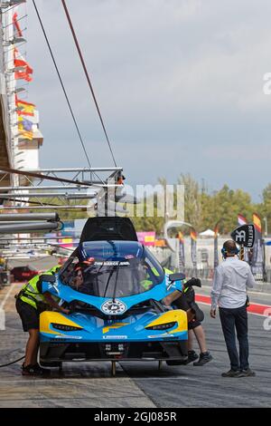 BARCELLONA, SPAGNA, 4 settembre 2021 : una sosta regolare per una X-BOW blu KTM durante la 24h Series, un campionato internazionale di corse a lunga distanza per GT Foto Stock