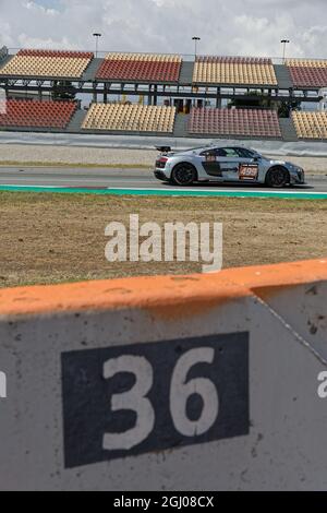 BARCELLONA, SPAGNA, 4 settembre 2021 : Audi R8 GT4 in pista durante 24h Series, un campionato internazionale di corse a lunga distanza per GT e Touring Foto Stock