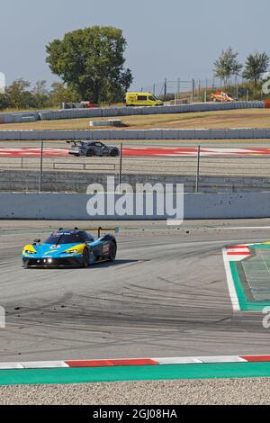 BARCELLONA, SPAGNA, 5 settembre 2021 : KTM all'ultima chicane durante la 24h Series, un campionato internazionale di corse a lunga distanza per GT e Touring Foto Stock