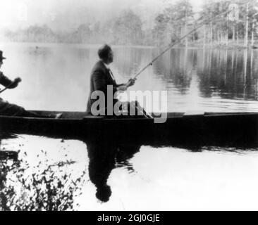 Sig. Franklyn Delano Roosevelt (1882-1945), pesca a Warm Springs. È stato Presidente degli Stati Uniti 1933-1945, un democratico. È stato governatore di New York dal 1929 al 1933, diventando presidente durante la depressione. Foto Stock