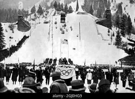 1936 Giochi Olimpici invernali Garmisch - Partenkirchen, Germania il Dr. Karl Ritter von Halt, presidente del Comitato Olimpico invernale, si rivolge ai concorrenti delle 28 nazioni concorrenti. 6 Febbraio 1936 ©TopFoto Foto Stock