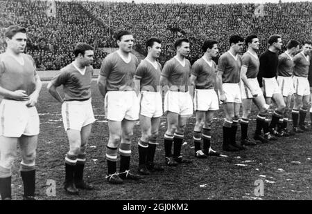 L'ultima foto del Manchester United come squadra prima del crash aereo di Monaco. Da sinistra a destra, Duncan Edwards, Eddie Colman, Mark Jones, Ken Morgans, Bobby Charlton, Dennis Viollet, Tommy Taylor, Billy Foulkes, Harry Gregg, Albert Scallon, Roger Byrne. 6 febbraio 1958. Foto Stock