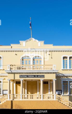 Tribunal de Justica. Case tradizionali risalenti ai tempi coloniali a Platone, Via Dr. Julio Abreu, la capitale Praia sull'isola di Santiago (Ilha de Foto Stock