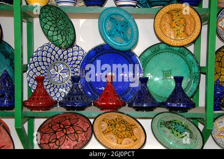 Africa del nord, Africa, Marocco Marrakech. Una selezione di marocchini in ceramica e ceramica. Foto Stock