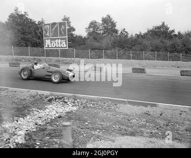 Peter Collins in una Maserati in pratica per il Gran Premio d'Italia a Monza il 10 settembre 1955 Foto Stock