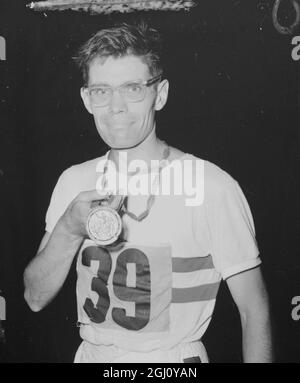 GIOCO OLIMPICO STRADA A PIEDI 50 KM THOMPSON CON ORO 7 SETTEMBRE 1960 Foto Stock