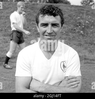 BOBBY SMITH - RITRATTO DEL CALCIATORE DI TOTTENHAM HOTSPUR SPURS FC FOOTBALL CLUB TEAM - ; 8 AGOSTO 1962 Foto Stock