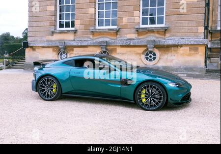 2021 Aston Martin Vantage al Salon Prive Concours D'Elegance del 2021 al Blenheim Palace Woodstock Oxfordshire Regno Unito Foto Stock