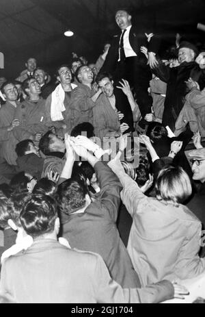 HAPPY MANAGER DEL CHELSEA FOOTBALL CLUB TOMMY DOCHRETY A LONDRA ; 22 MAGGIO 1963 Foto Stock