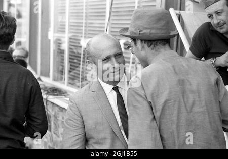 PILOTA JUAN MANUEL FANGIO J ALLA GARA BELGA DI 24 ORE / ; 28 LUGLIO 1964 Foto Stock