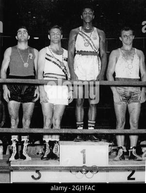 Olympic Boxing Tournament 1960 oro (Muhammad Ali) Cassius Clay argento Z Pietrzykowski bronzo Ciulio Sarandi e Antony Madigan Foto Stock