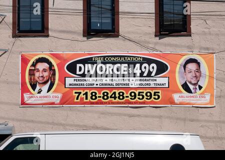 DIVORZIO SCONTO. Un segno in South Richmond Hill, Queens per i divorzi economici. Notare la stampa fine. Foto Stock